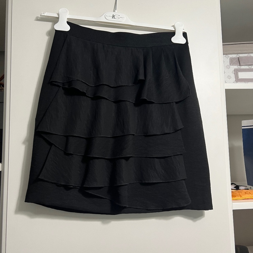 BCBG MAXAZRIA, Size 4, Black